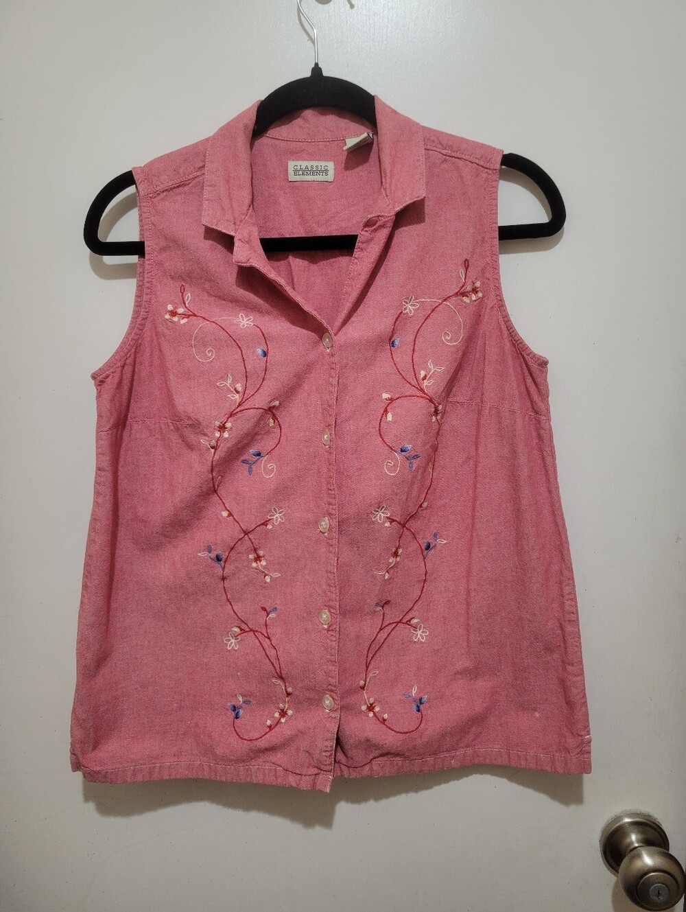 Classic Elements Pink Sleeveless Embroidered Button-Up Blouse